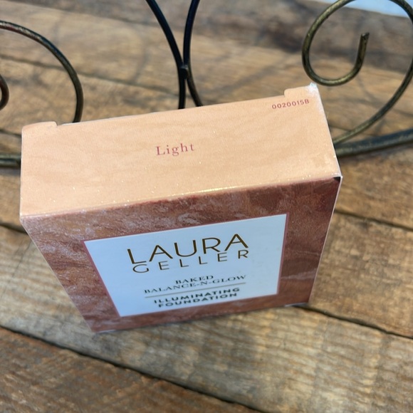 🆕 Laura Geller Baked Balance-N-Glow Illuminating Foundation - Picture 2 of 8